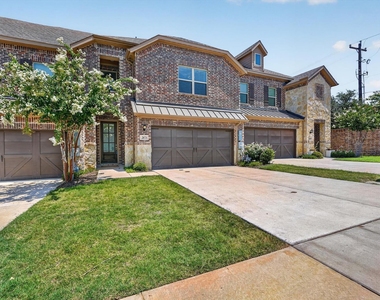 2873 Creekway Drive - Photo Thumbnail 3