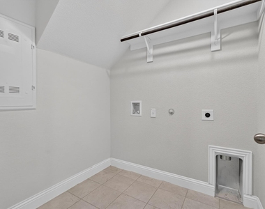 2873 Creekway Drive - Photo Thumbnail 15