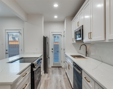 5755 Phoenix Drive - Photo Thumbnail 4