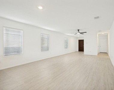 3037 Ashbrook Lane - Photo Thumbnail 15