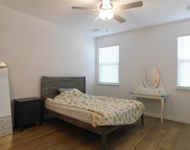 3500 Kingsview Drive - Photo Thumbnail 12