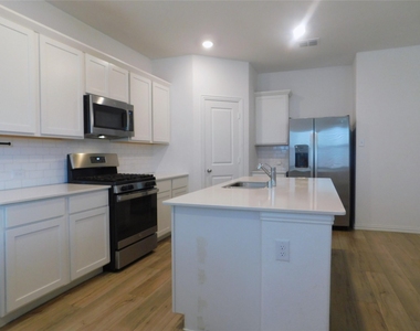 3500 Kingsview Drive - Photo Thumbnail 9