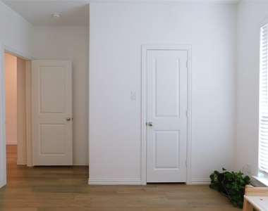 3500 Kingsview Drive - Photo Thumbnail 17