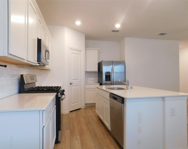 3500 Kingsview Drive - Photo Thumbnail 8