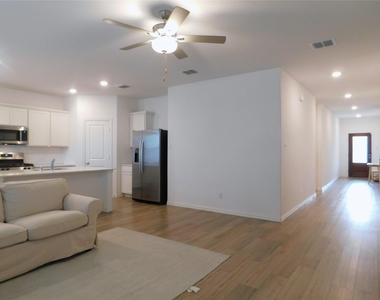 3500 Kingsview Drive - Photo Thumbnail 4