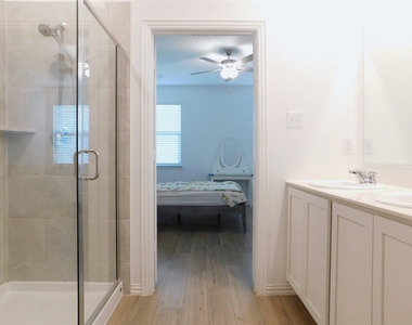 3500 Kingsview Drive - Photo Thumbnail 13