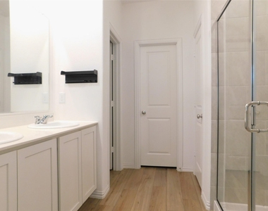 3500 Kingsview Drive - Photo Thumbnail 14