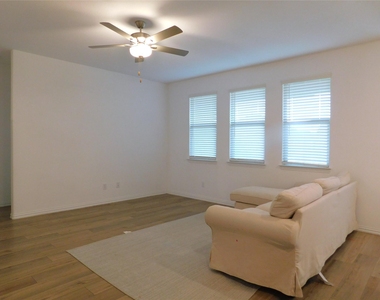 3500 Kingsview Drive - Photo Thumbnail 5
