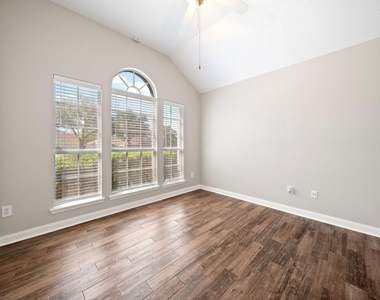 7512 Brookview Drive - Photo Thumbnail 8