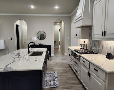 1000 Nogalito Avenue - Photo Thumbnail 3