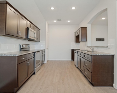 2009 Yale Street - Photo Thumbnail 4