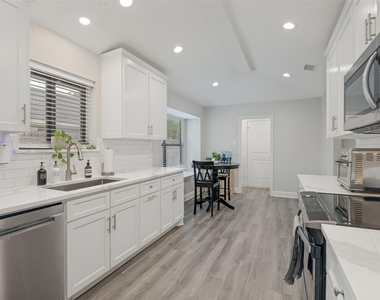 3313 Darion Lane - Photo Thumbnail 15