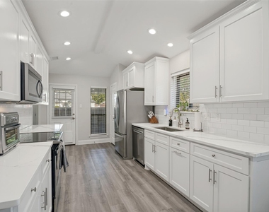 3313 Darion Lane - Photo Thumbnail 12
