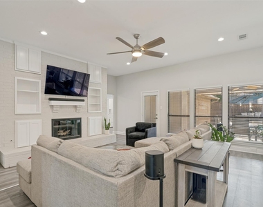 3313 Darion Lane - Photo Thumbnail 7