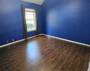 207 Julian Drive - Photo Thumbnail 13