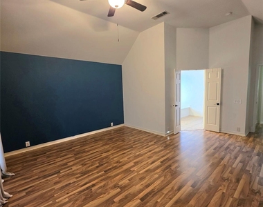 207 Julian Drive - Photo Thumbnail 17