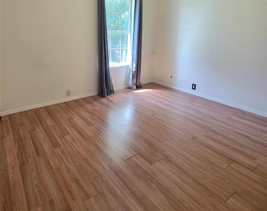 207 Julian Drive - Photo Thumbnail 11