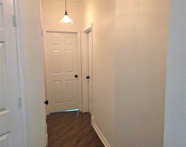 207 Julian Drive - Photo Thumbnail 15