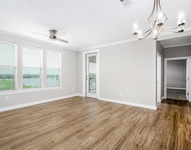 2500 King Arthur Boulevard - Photo Thumbnail 8