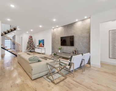 7519 Robin Road - Photo Thumbnail 9