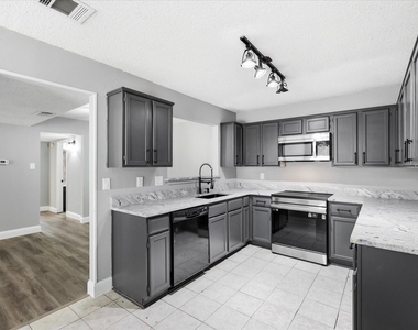 2909 Menlo Park Lane - Photo Thumbnail 11