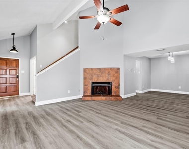 2909 Menlo Park Lane - Photo Thumbnail 5