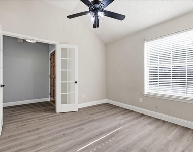2909 Menlo Park Lane - Photo Thumbnail 2
