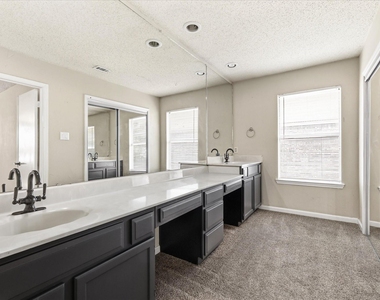 2909 Menlo Park Lane - Photo Thumbnail 17
