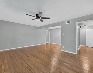 7433 Vallejo Drive - Photo Thumbnail 4