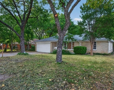 7433 Vallejo Drive - Photo Thumbnail 2