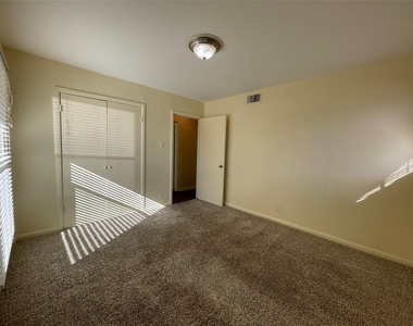 4616 Fawn Drive - Photo Thumbnail 18