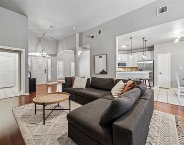 507 Mattie Lane - Photo Thumbnail 8
