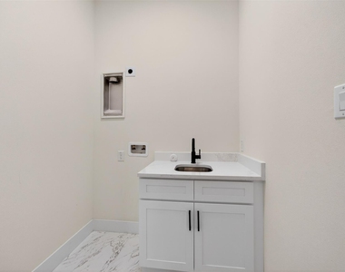 2701 S Jones Street - Photo Thumbnail 19