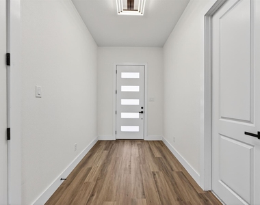 2701 S Jones Street - Photo Thumbnail 10