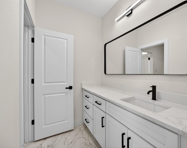 2701 S Jones Street - Photo Thumbnail 33