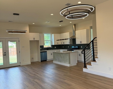 2701 S Jones Street - Photo Thumbnail 1