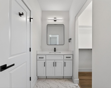 2701 S Jones Street - Photo Thumbnail 35