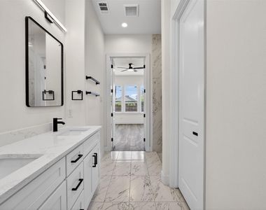 2701 S Jones Street - Photo Thumbnail 16