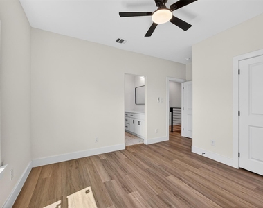 2701 S Jones Street - Photo Thumbnail 32