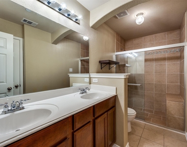 1123 Sophia Street - Photo Thumbnail 5