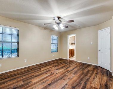 1123 Sophia Street - Photo Thumbnail 4