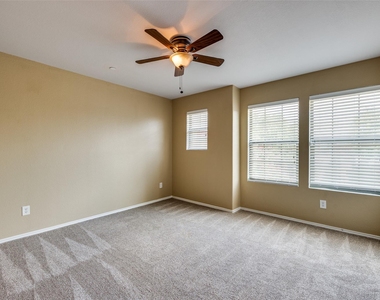 1123 Sophia Street - Photo Thumbnail 7