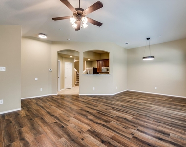 1123 Sophia Street - Photo Thumbnail 2