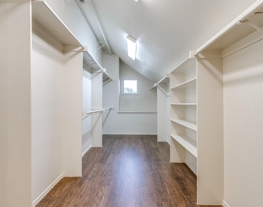 204 Forest Lane - Photo Thumbnail 27