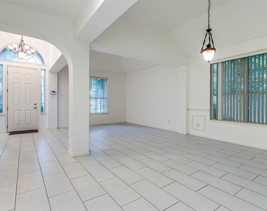 204 Forest Lane - Photo Thumbnail 3