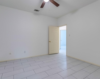 204 Forest Lane - Photo Thumbnail 16