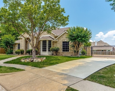 204 Forest Lane - Photo Thumbnail 1