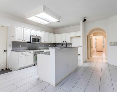204 Forest Lane - Photo Thumbnail 14