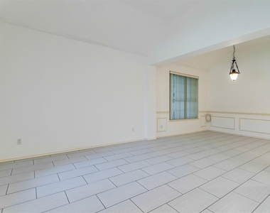 204 Forest Lane - Photo Thumbnail 4
