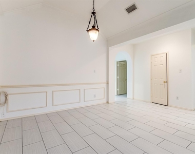 204 Forest Lane - Photo Thumbnail 6